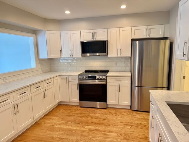 13 Barracks Road 13, Hudson, MA 01749