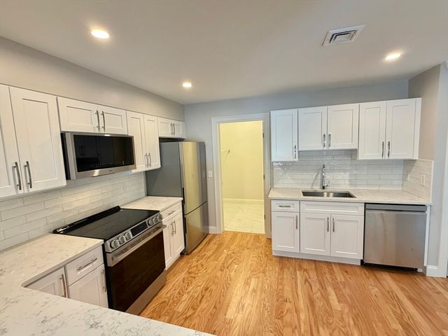 13 Barracks Road 13, Hudson, MA 01749