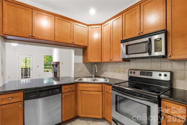 9 Kenilworth Knoll 108, Asheville, NC 28805