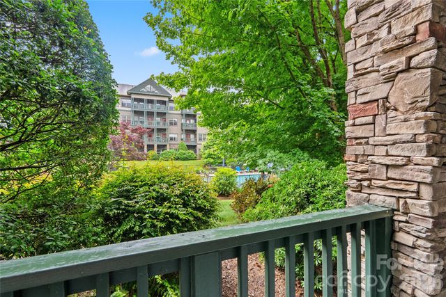 9 Kenilworth Knoll 108, Asheville, NC 28805