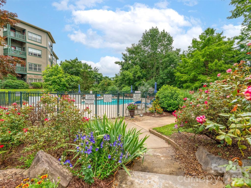 9 Kenilworth Knoll 108, Asheville, NC 28805