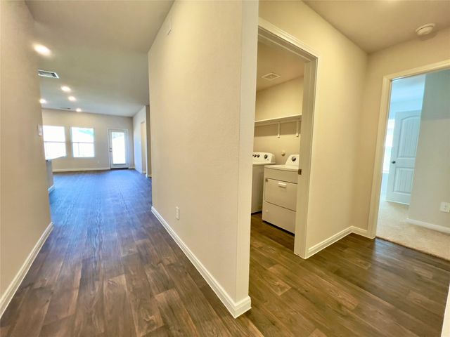 305 Darwin PL, Lockhart, TX 78644