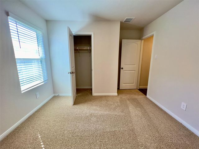 305 Darwin PL, Lockhart, TX 78644
