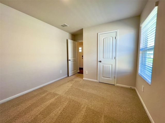 305 Darwin PL, Lockhart, TX 78644