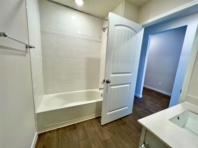 305 Darwin PL, Lockhart, TX 78644