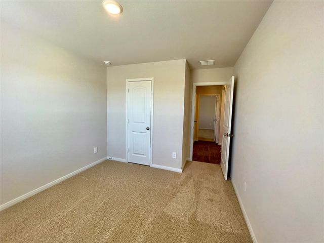 305 Darwin PL, Lockhart, TX 78644