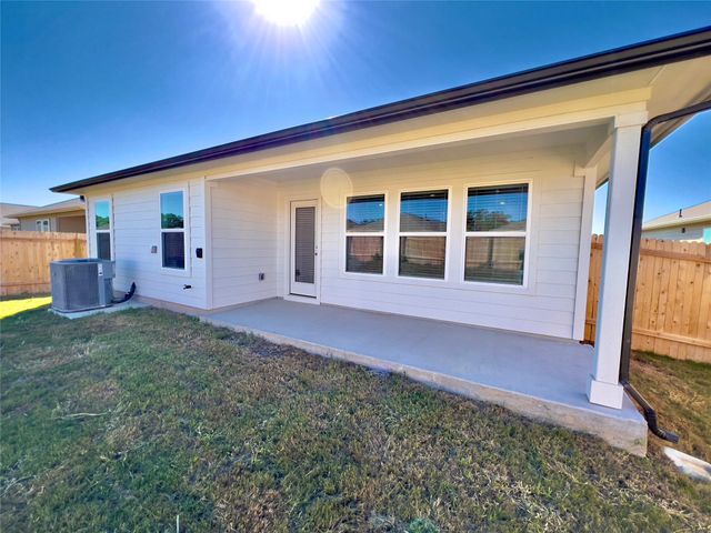 305 Darwin PL, Lockhart, TX 78644