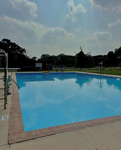 305 Darwin PL, Lockhart, TX 78644