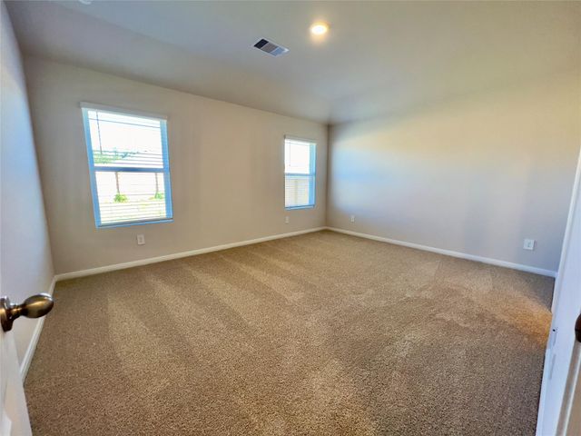 305 Darwin PL, Lockhart, TX 78644