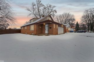 11311 Irvington Drive, Warren, MI 48093