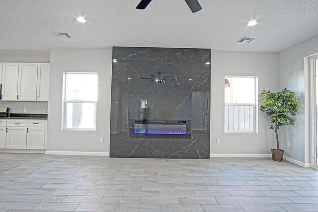 2040 Lucia Avenue SW, Albuquerque, NM 87105