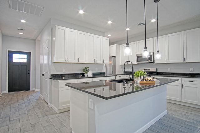 2040 Lucia Avenue SW, Albuquerque, NM 87105