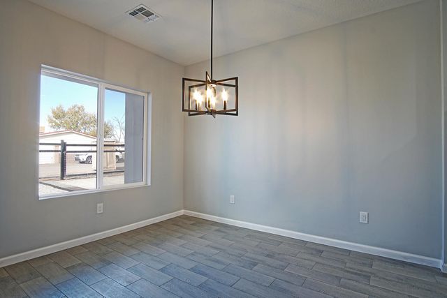 2040 Lucia Avenue SW, Albuquerque, NM 87105