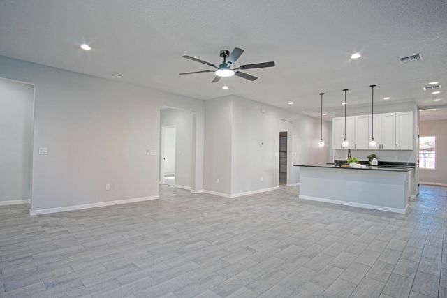 2040 Lucia Avenue SW, Albuquerque, NM 87105