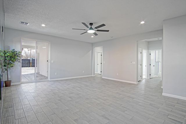 2040 Lucia Avenue SW, Albuquerque, NM 87105