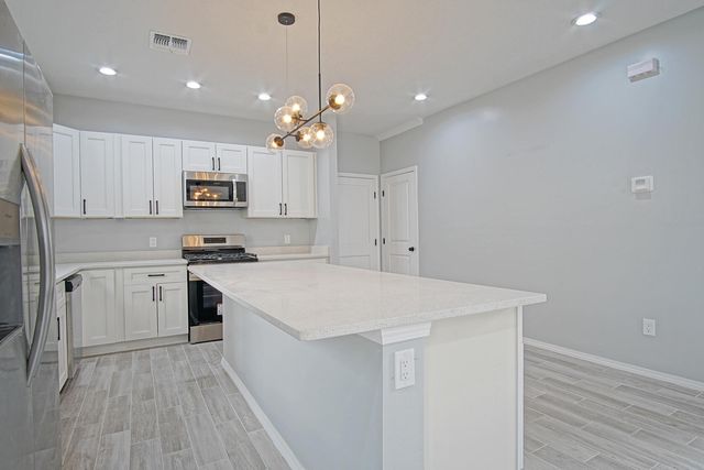 2040 Lucia Avenue SW, Albuquerque, NM 87105