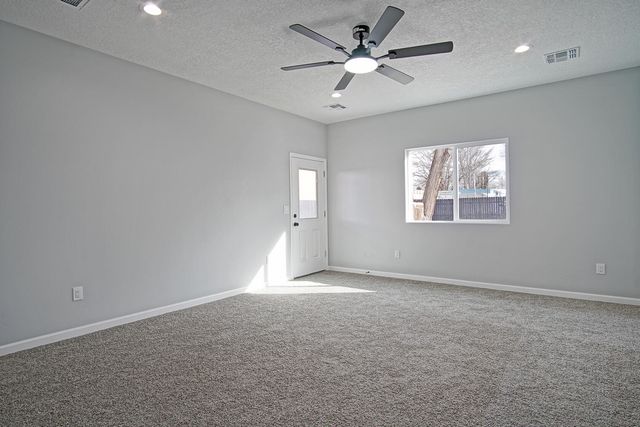 2040 Lucia Avenue SW, Albuquerque, NM 87105