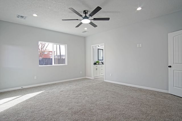 2040 Lucia Avenue SW, Albuquerque, NM 87105