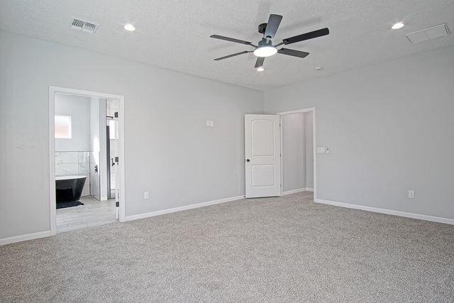 2040 Lucia Avenue SW, Albuquerque, NM 87105