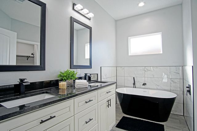 2040 Lucia Avenue SW, Albuquerque, NM 87105