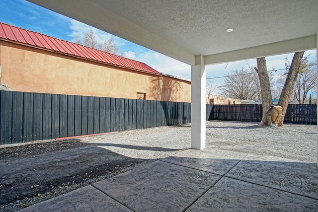 2040 Lucia Avenue SW, Albuquerque, NM 87105