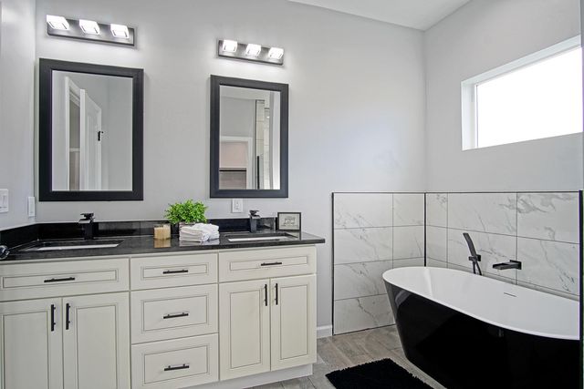 2040 Lucia Avenue SW, Albuquerque, NM 87105