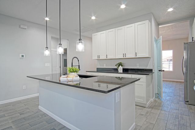 2040 Lucia Avenue SW, Albuquerque, NM 87105