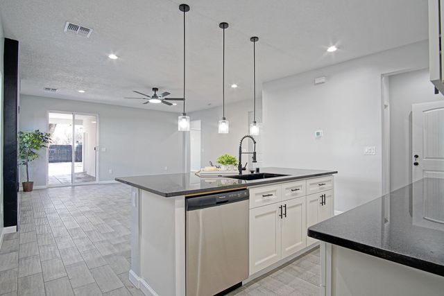 2040 Lucia Avenue SW, Albuquerque, NM 87105