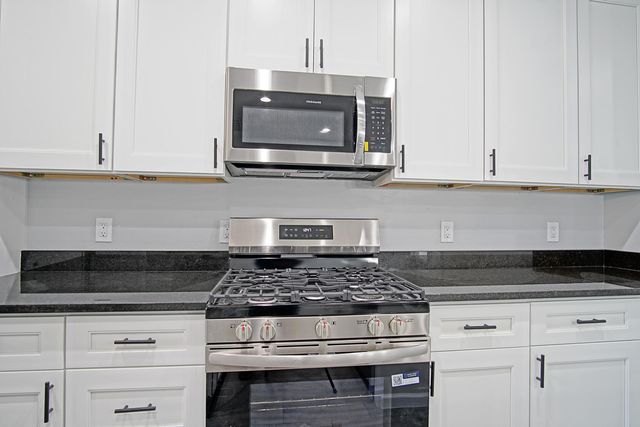 2040 Lucia Avenue SW, Albuquerque, NM 87105