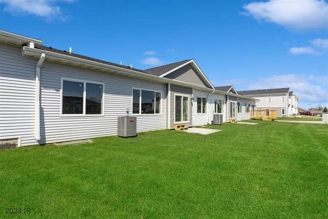 9622 Crestview Drive, West Des Moines, IA 50266