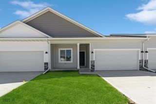 9622 Crestview Drive, West Des Moines, IA 50266