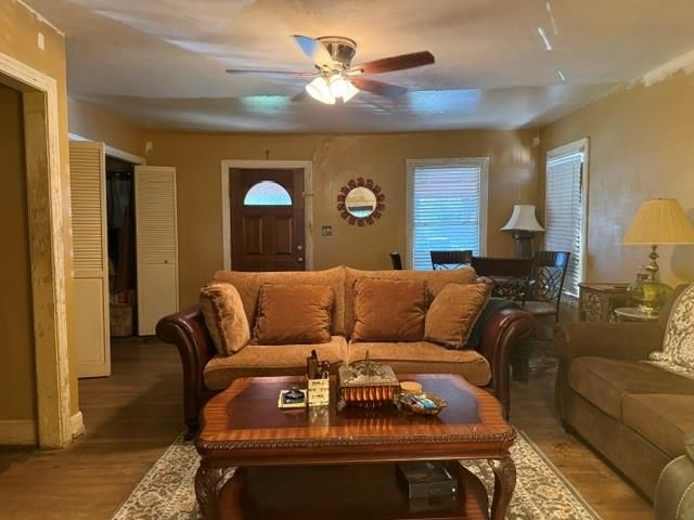 1106 Justin LN, Austin, TX 78757