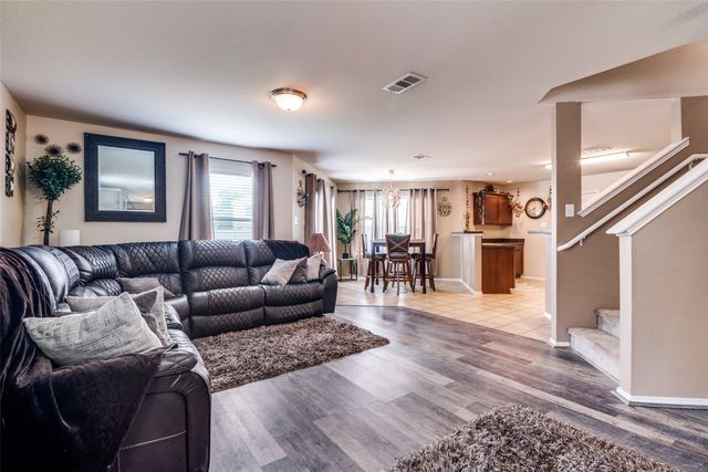2040 Stagecoach Trail, Heartland, TX 75126
