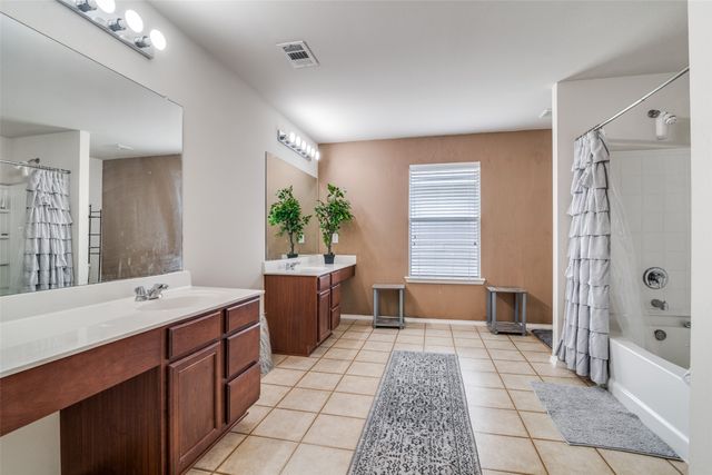 2040 Stagecoach Trail, Heartland, TX 75126