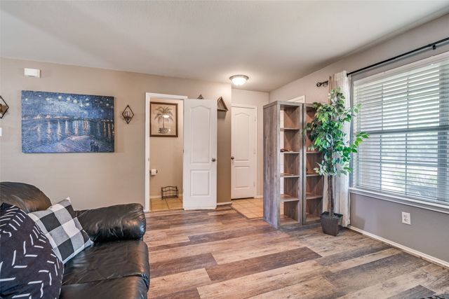 2040 Stagecoach Trail, Heartland, TX 75126