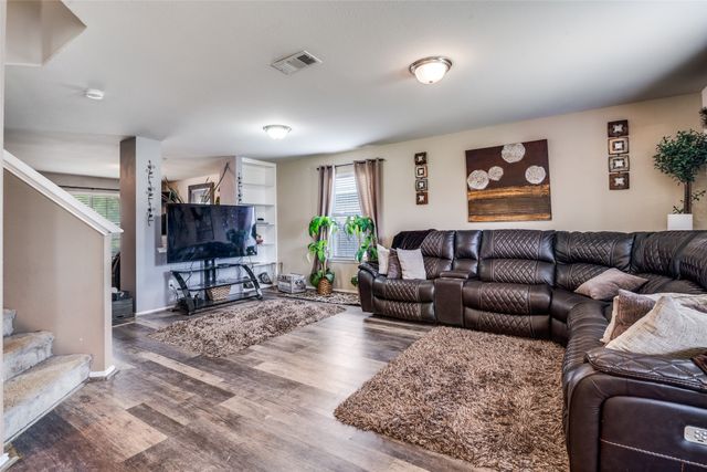 2040 Stagecoach Trail, Heartland, TX 75126