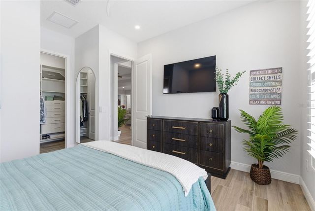 8245 GRANDE SHORES DRIVE, Sarasota, FL 34240