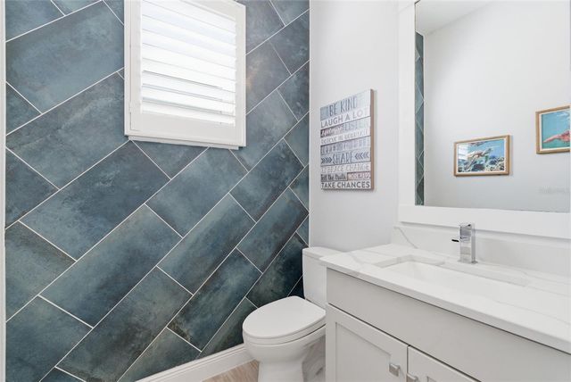 8245 GRANDE SHORES DRIVE, Sarasota, FL 34240