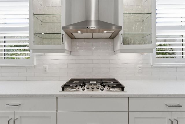 8245 GRANDE SHORES DRIVE, Sarasota, FL 34240