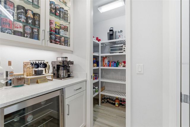 8245 GRANDE SHORES DRIVE, Sarasota, FL 34240