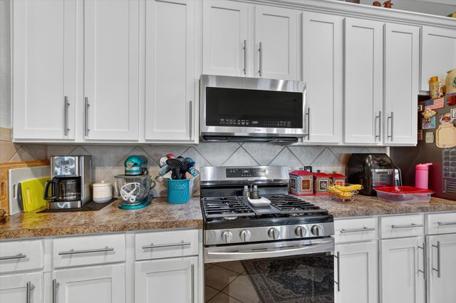 1008 Bell Manor Drive, Savannah, TX 76227