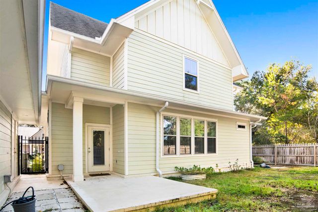 10692 Squall Line Rd, Pensacola, FL 32507