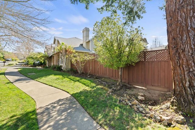 4706 Devonshire Pl, Santa Rosa, CA 95405