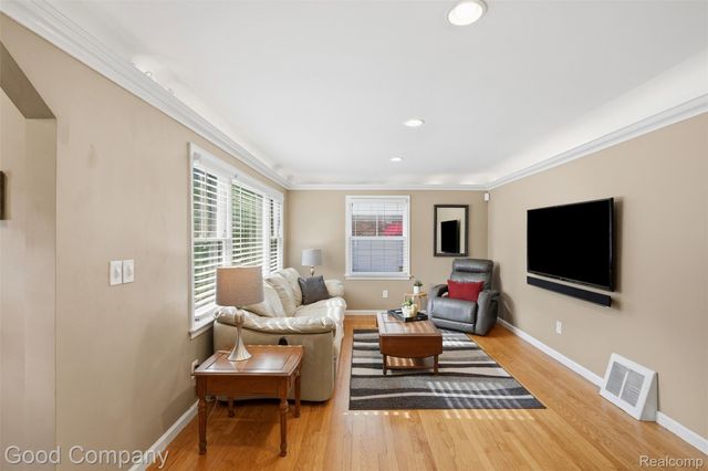 23470 Oneida Street, Oak Park, MI 48237