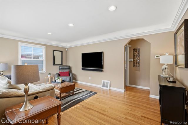 23470 Oneida Street, Oak Park, MI 48237