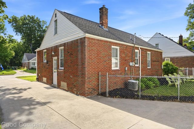 23470 Oneida Street, Oak Park, MI 48237