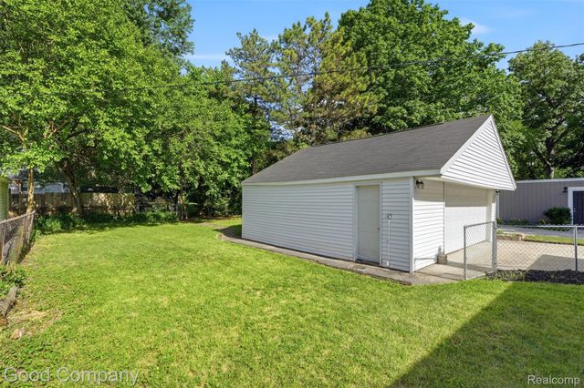 23470 Oneida Street, Oak Park, MI 48237