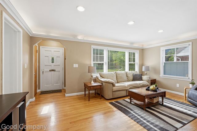 23470 Oneida Street, Oak Park, MI 48237