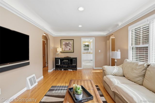 23470 Oneida Street, Oak Park, MI 48237