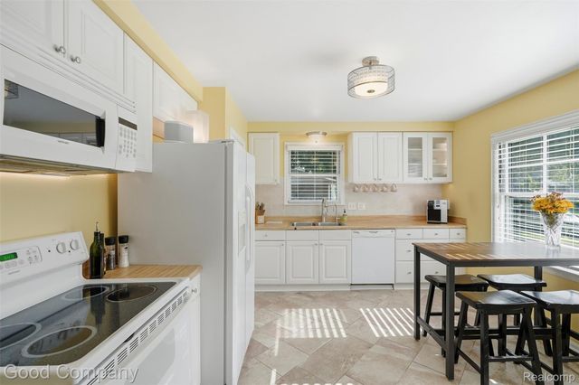 23470 Oneida Street, Oak Park, MI 48237